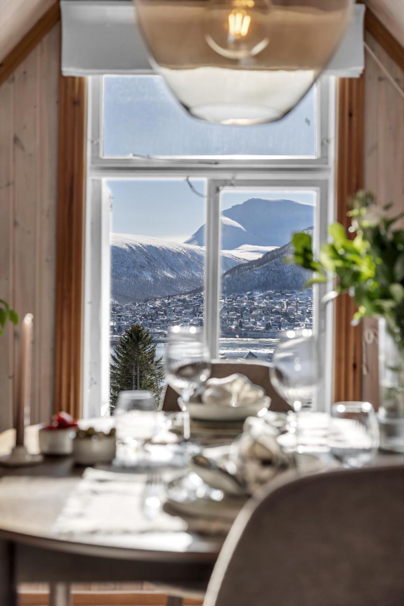 Cozy Central Loft Apartment With Amazing View Тромсё Экстерьер фото